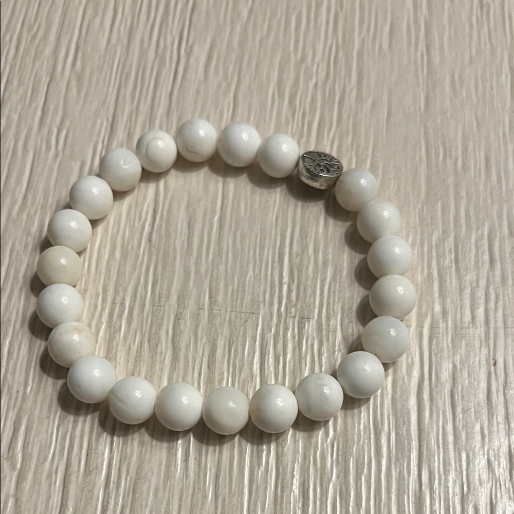 Elegant White Beaded Bracelet